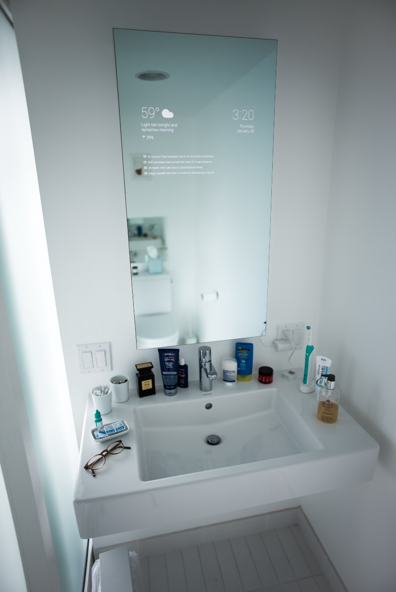 Illustration for article titled I Want This Google Now Mirror In My Bathroom Immediately